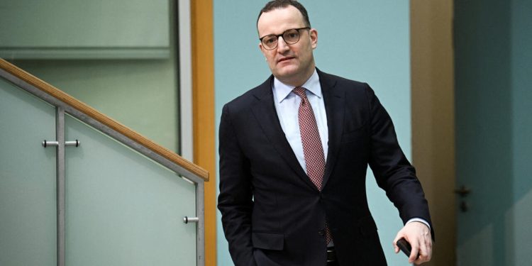 Jens Spahn tritt nach Leihmutterschaft-Debatte als Fraktionschef zurück