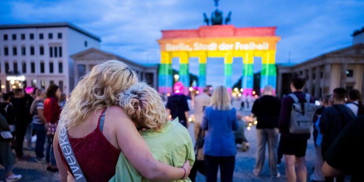 Tödlicher CSD-Anschlag in Berlin: Polizei erschießt mutmaßlichen Attentäter