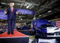Trump wirbt in Michigan mit Zollpolitik um verunsicherte Wähler
