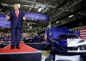 Trump wirbt in Michigan mit Zollpolitik um verunsicherte Wähler