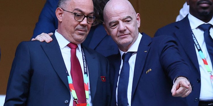 FIFA-Präsident Infantino gerät von Verbänden und Fans unter Druck