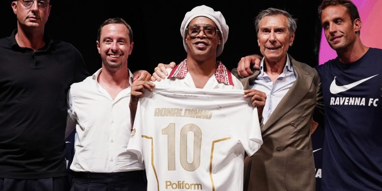 Ronaldinhos Comeback in Italien: „Nur der Trainer weiß, ob ich spiele“