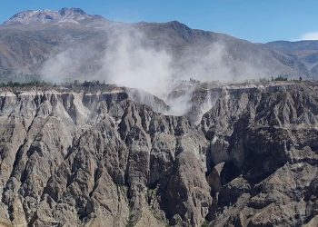Starkes Erdbeben erschüttert Peru – Schäden in den Anden