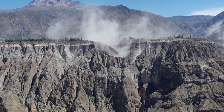 Starkes Erdbeben erschüttert Peru – Schäden in den Anden