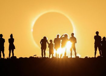 Totale Sonnenfinsternis begeistert Millionen Menschen in Nordspanien und der Arktis